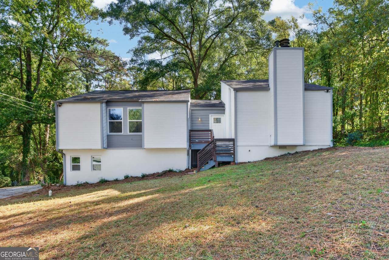 555 Glencove Drive - Photo 1
