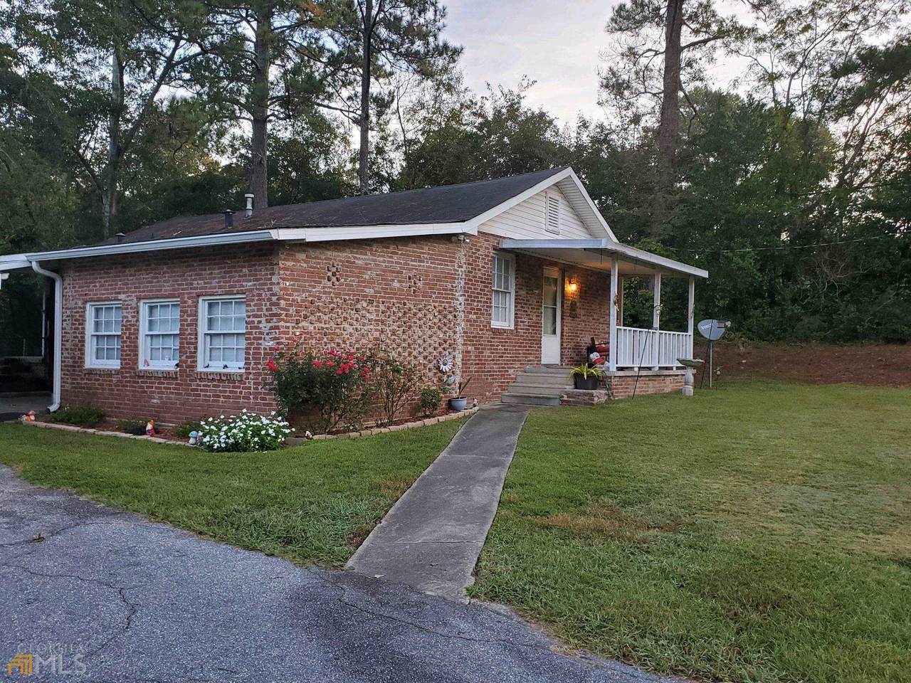 2835 Lakeview - Photo 1