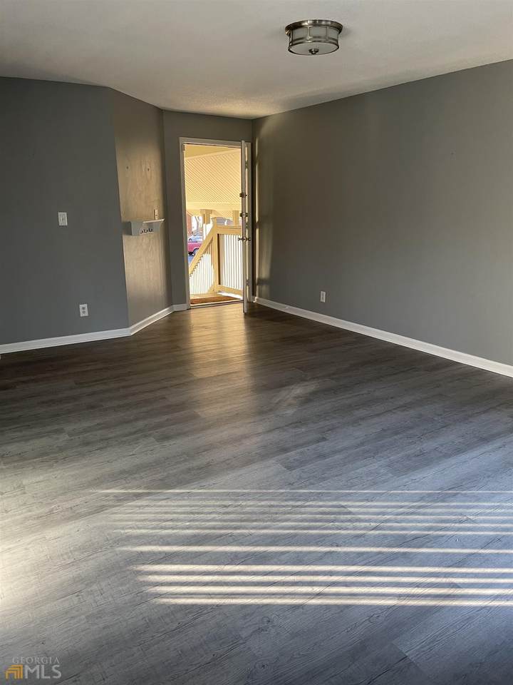 1103 Garden Court - Photo 1