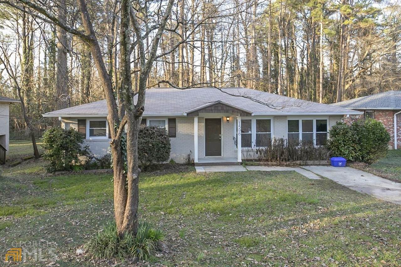 1596 Wainwright - Photo 1