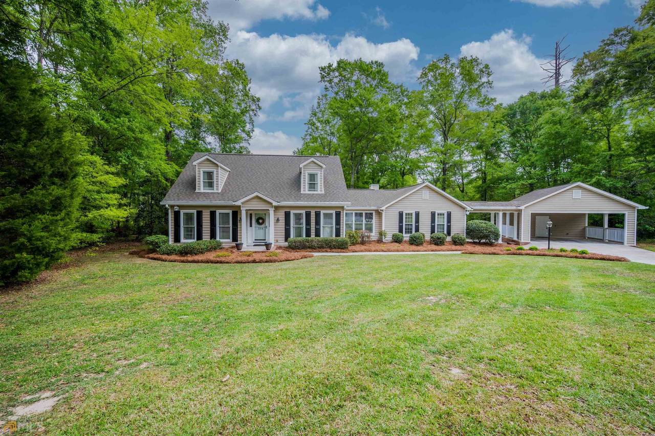 324 Dickens Drive - Photo 1
