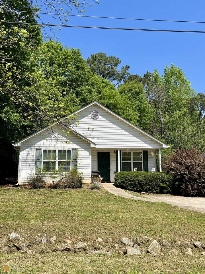 102 Pineview Drive - Photo 1