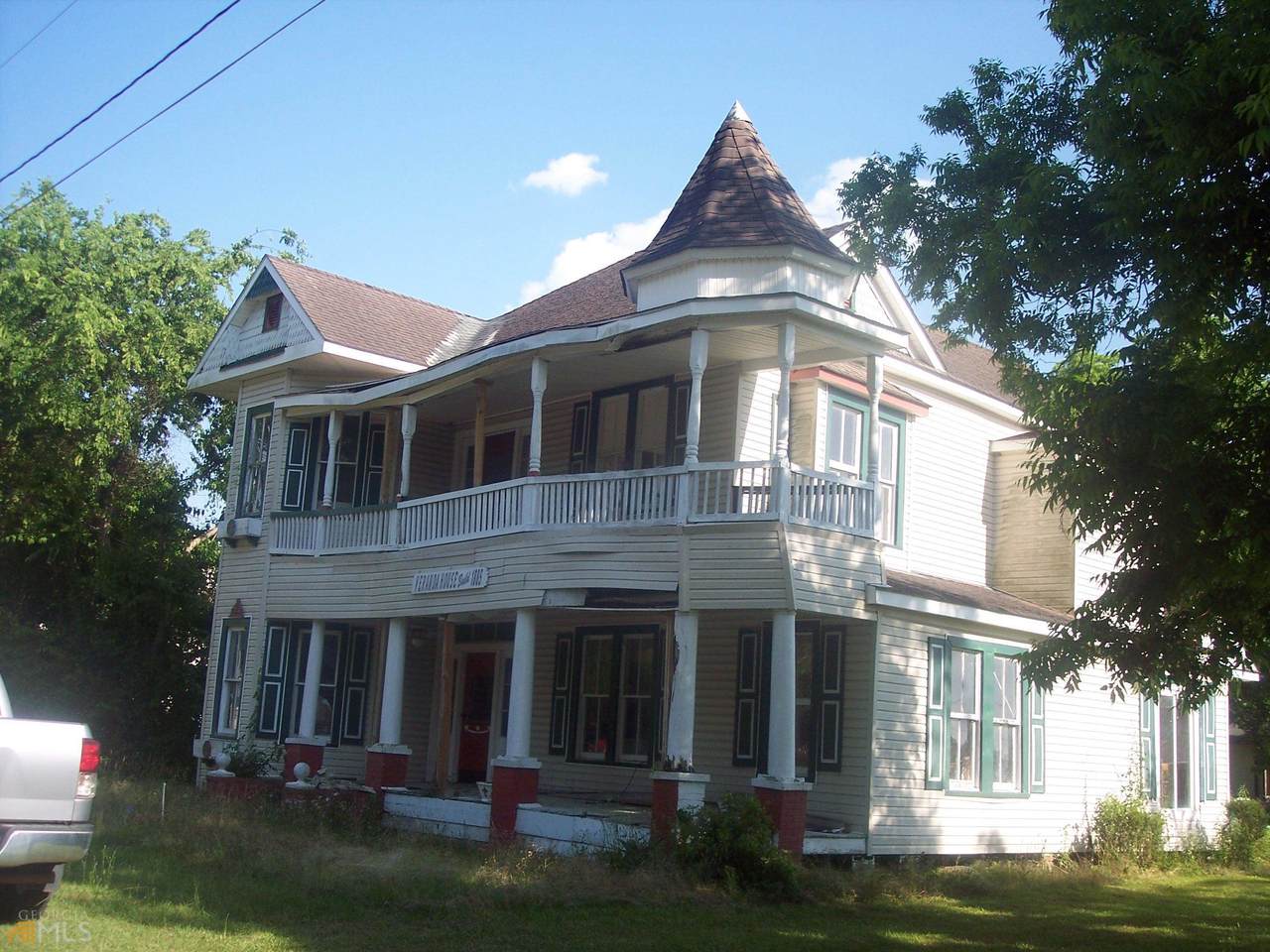 1ST Avenue - Photo 1
