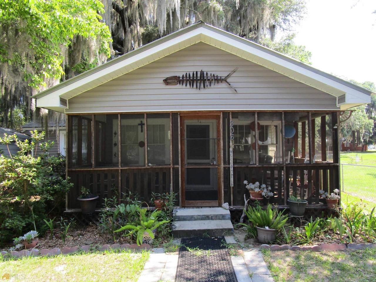 306 6th Street - Photo 1