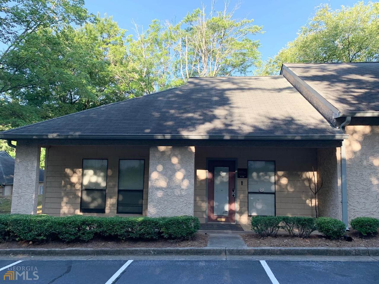 875 Old Roswell Road - Photo 1