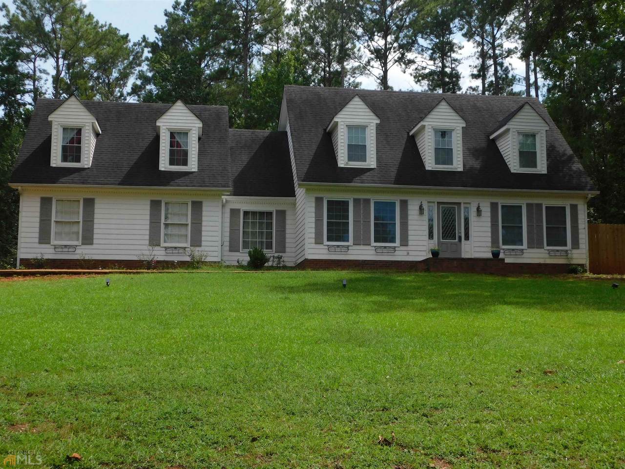 1005 Riverside Dr - Photo 1