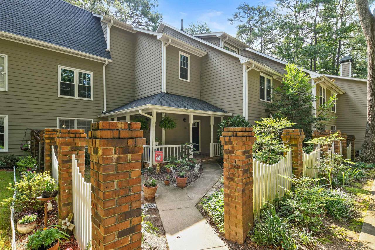 1445 Oakridge Circle - Photo 1