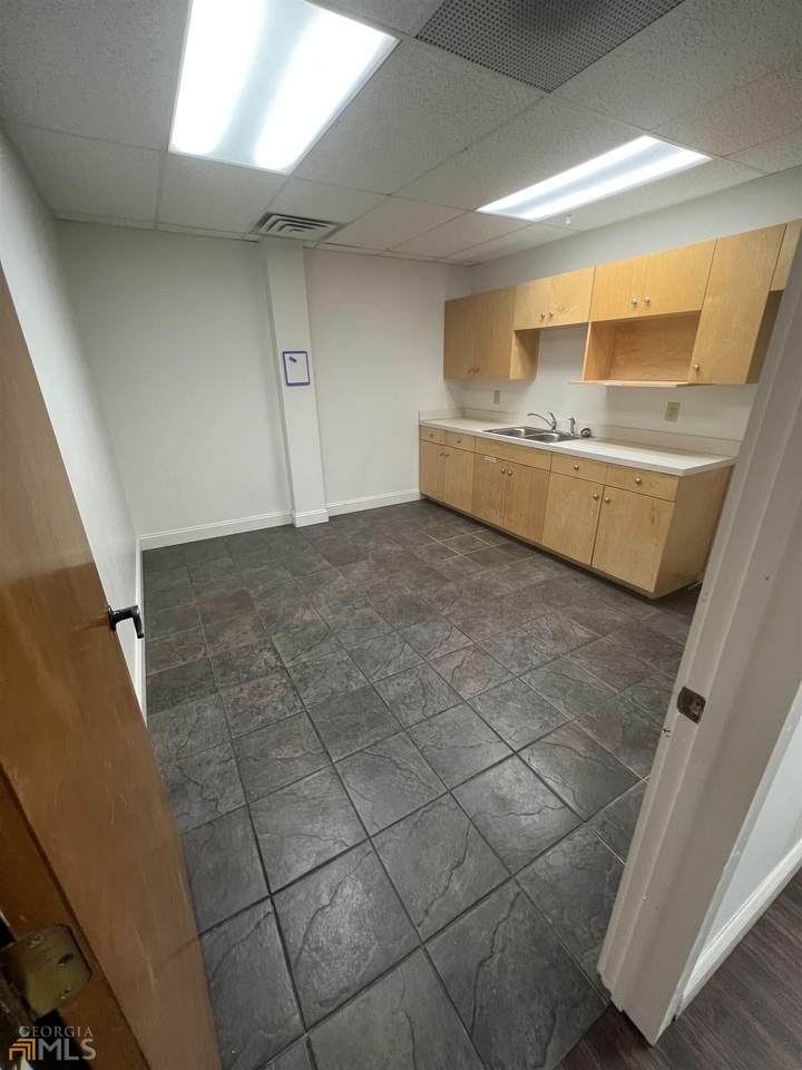 138 Park Avenue - Photo 1