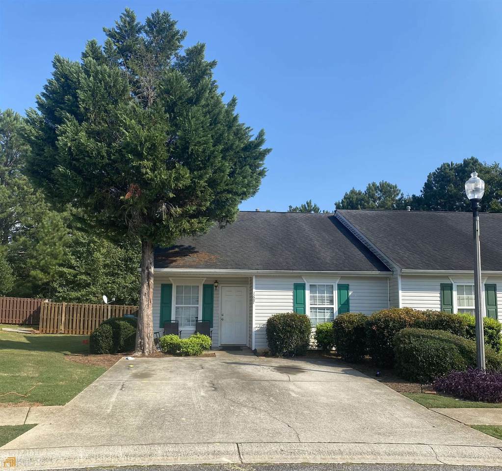 1689 Summerwoods Circle - Photo 1
