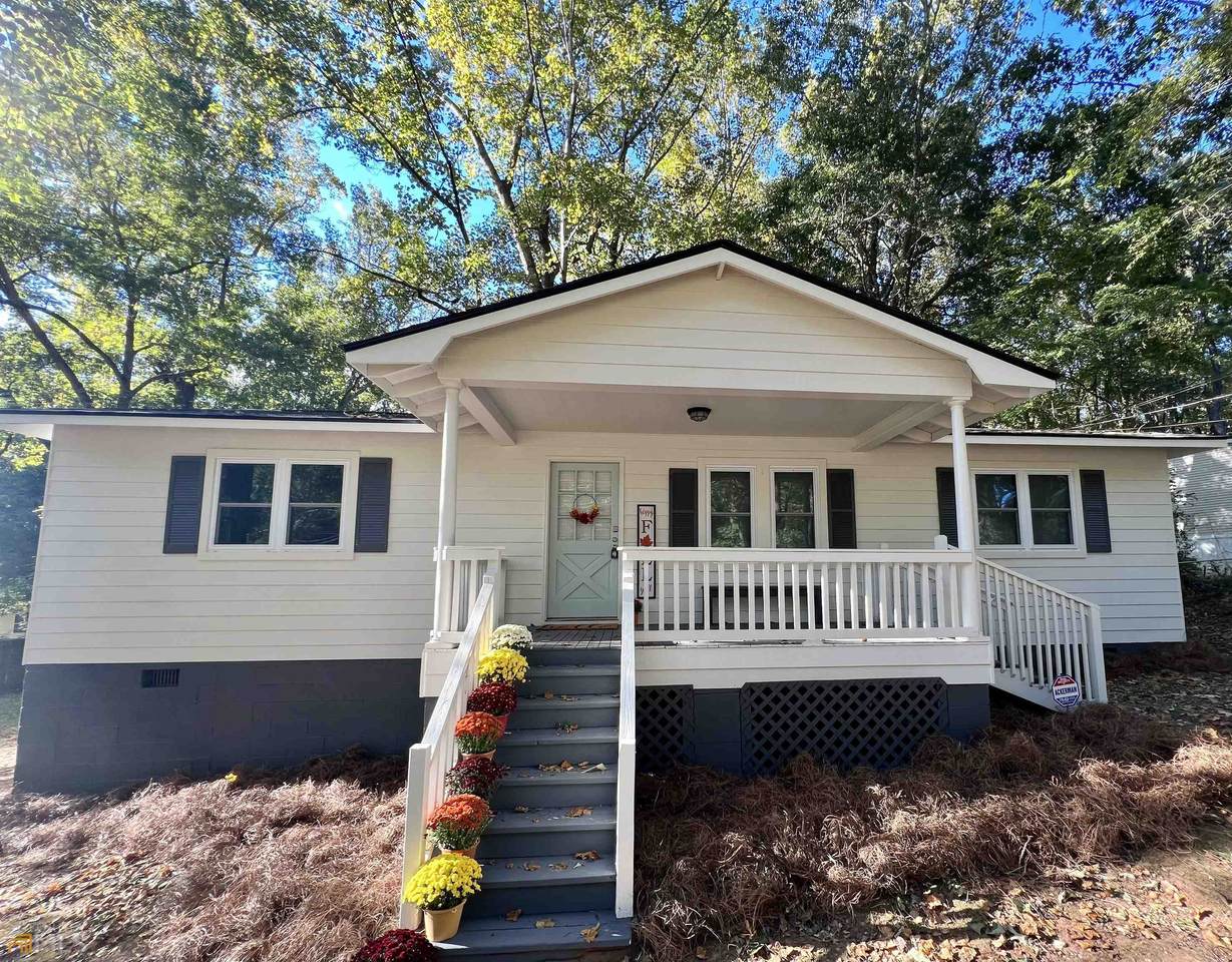 579 Warren Street - Photo 1