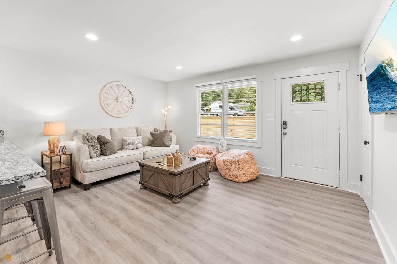170 Sherwood Drive - Photo 1