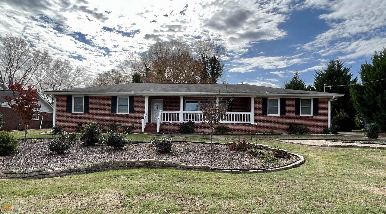 207 Maplewood Drive - Photo 1