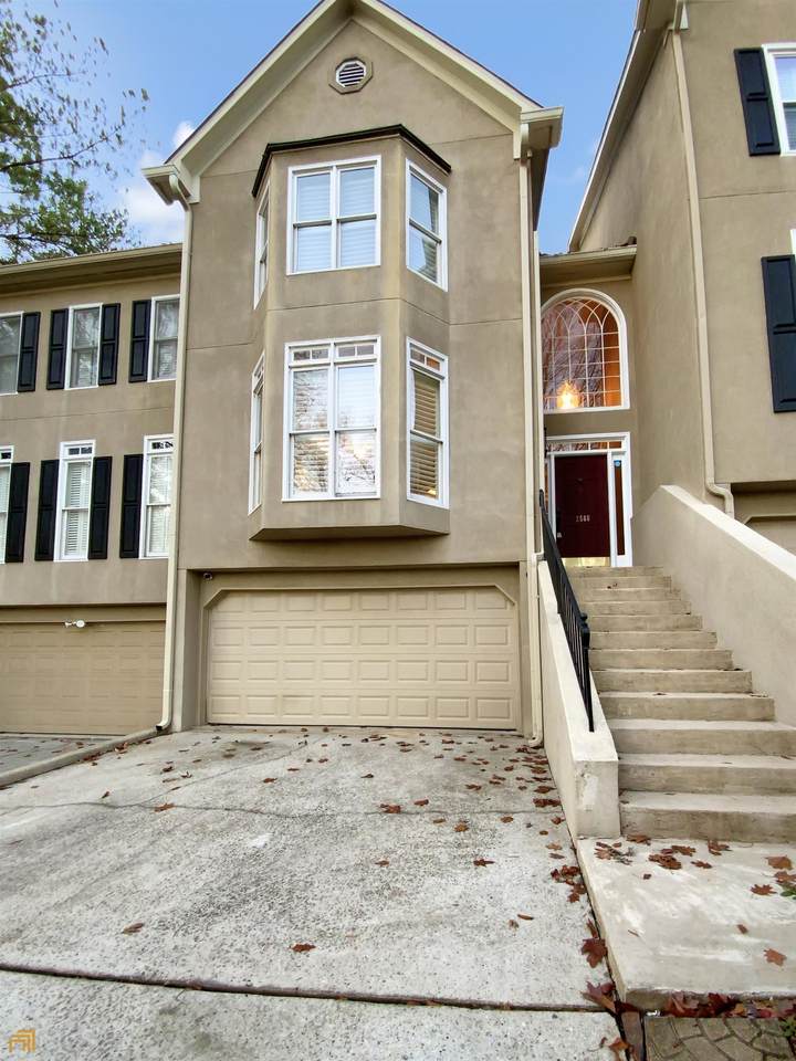 2586 Oakwood Way - Photo 1