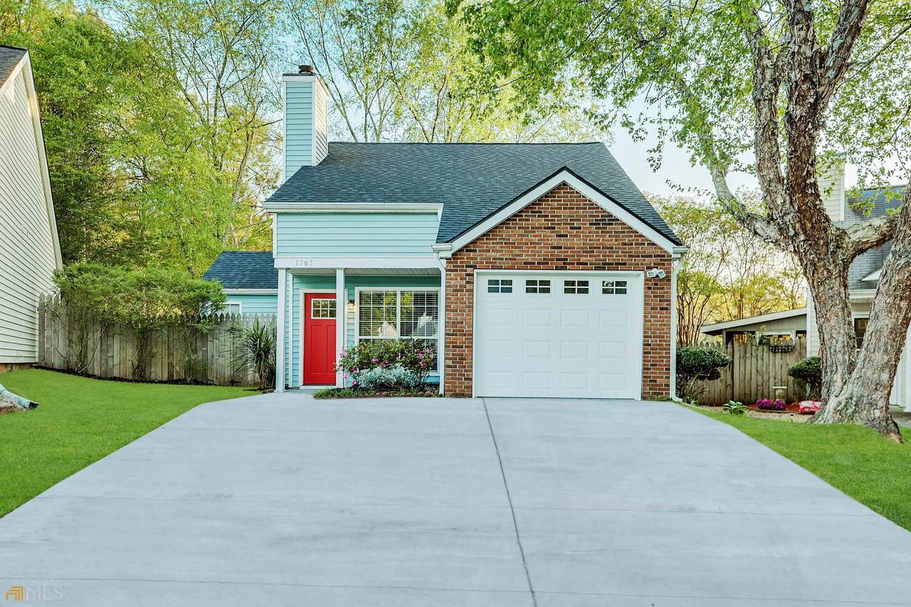 1363 Yorkshire Lane - Photo 1