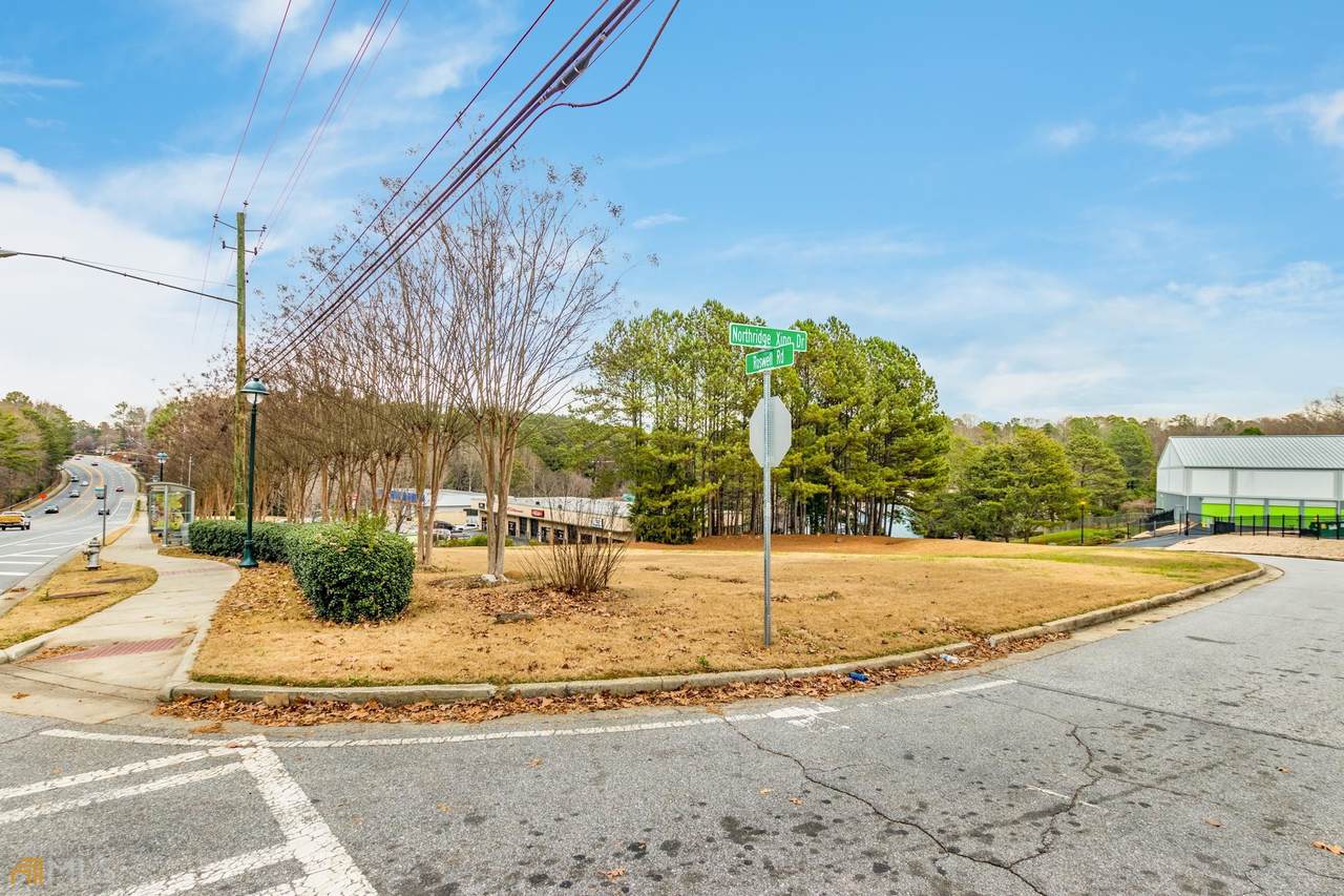 8125 Roswell Road - Photo 1