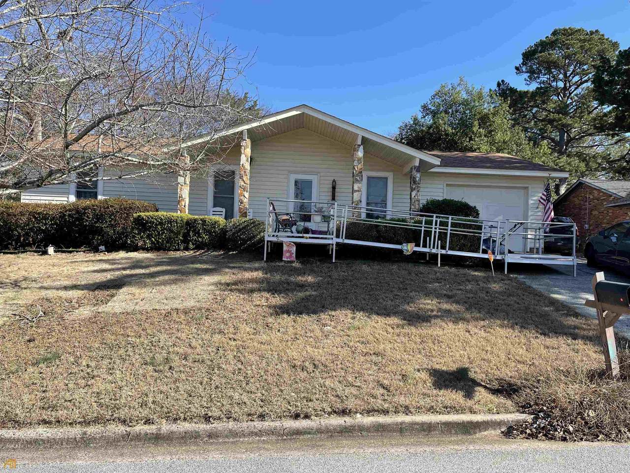 129 Lynne Drive - Photo 1