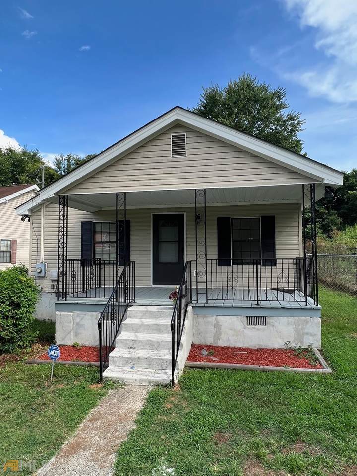 220 Charlton Street - Photo 1