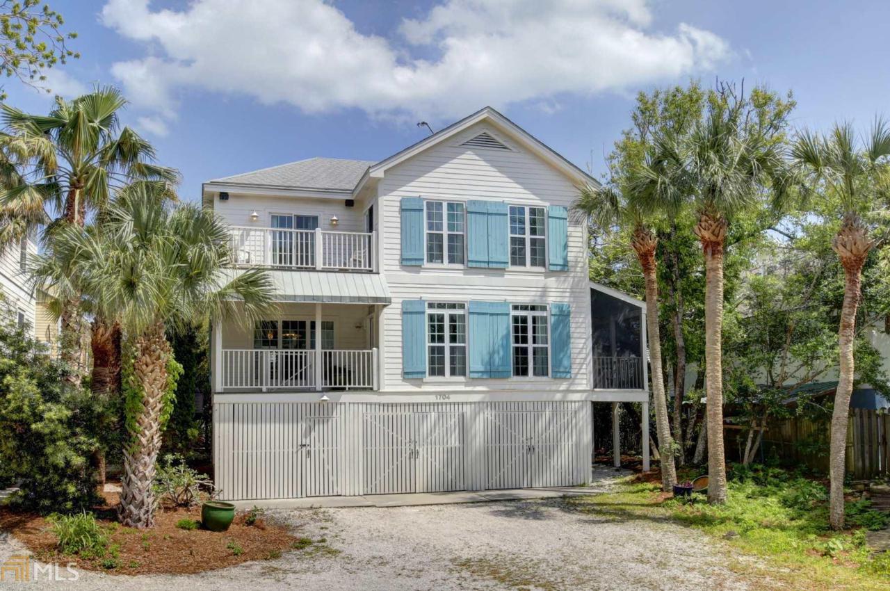 1704 Lovell Ave - Photo 1