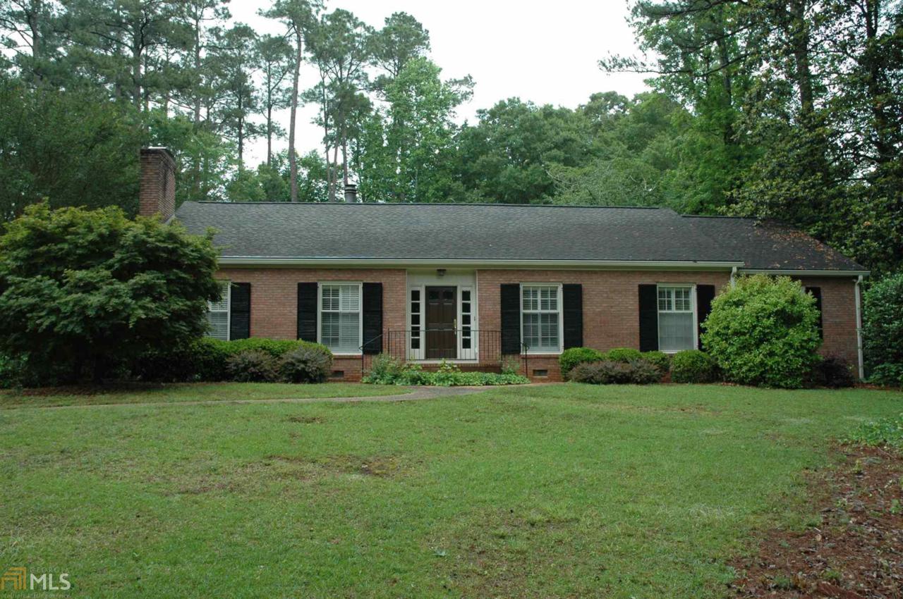 820 Lakewood Dr - Photo 1