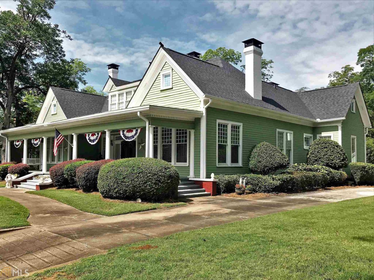 445 College St - Photo 1