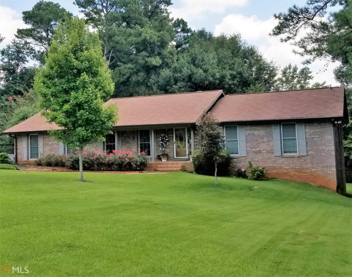 2137 Cedar Dr - Photo 1