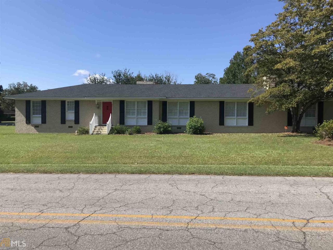 1407 Meadows Ln - Photo 1