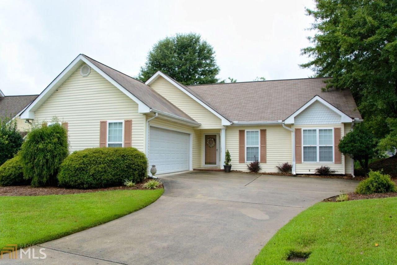 115 Manor Way - Photo 1