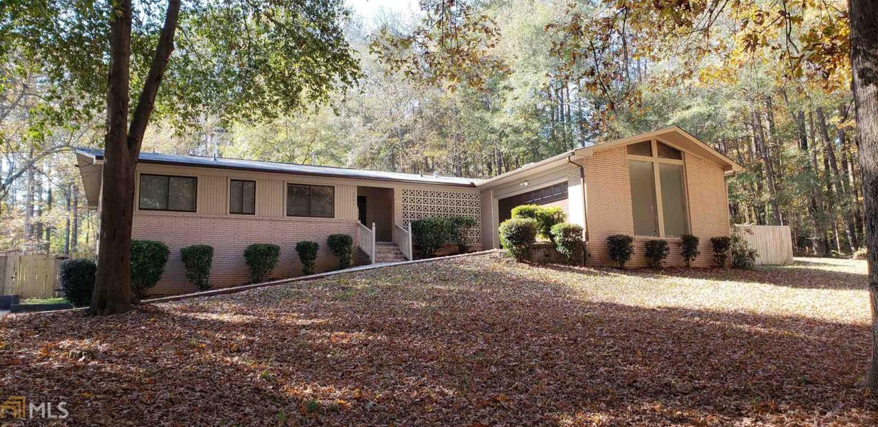 5255 Browns Mill Rd - Photo 1