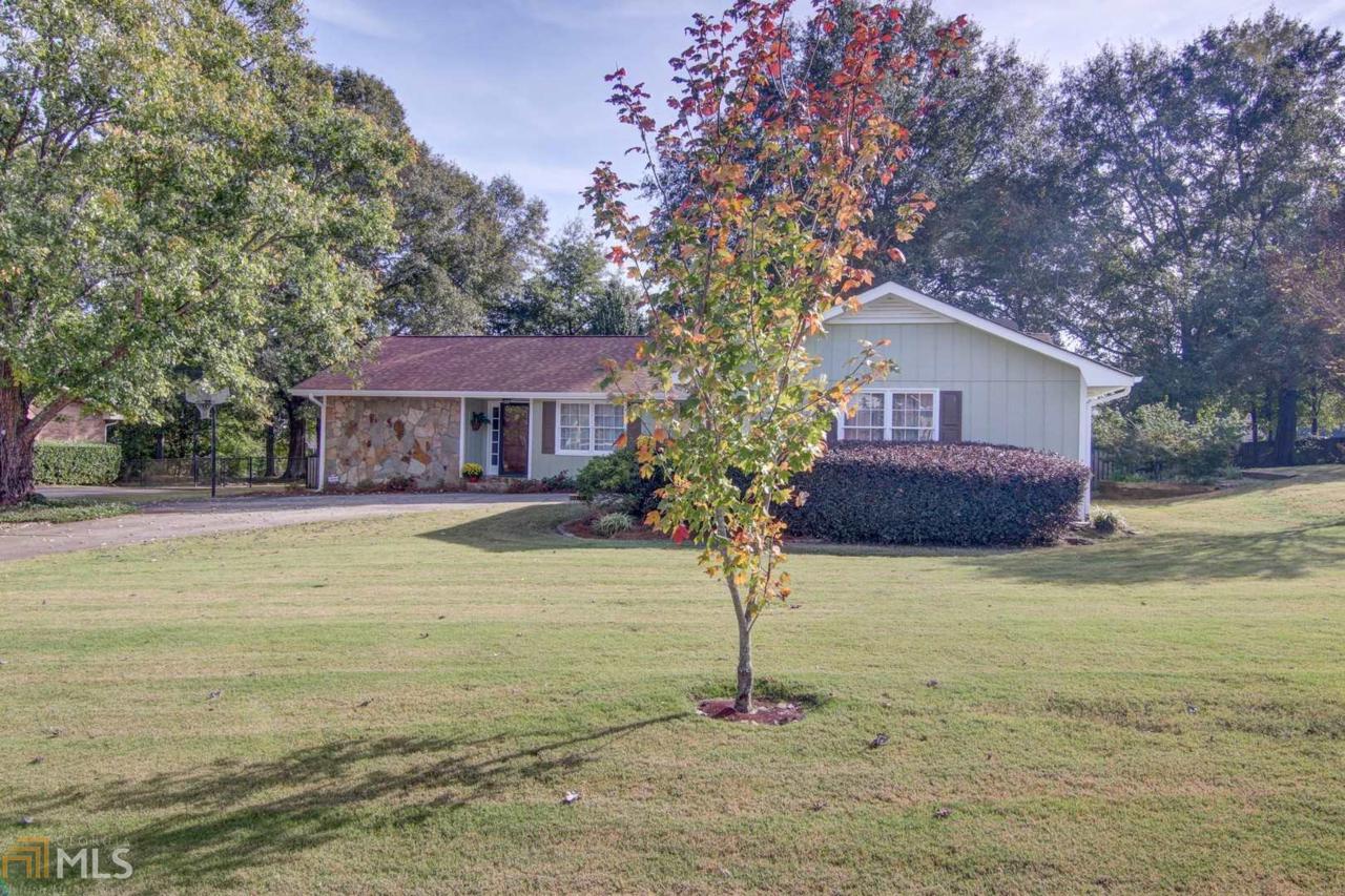 411 Clubland Cir - Photo 1