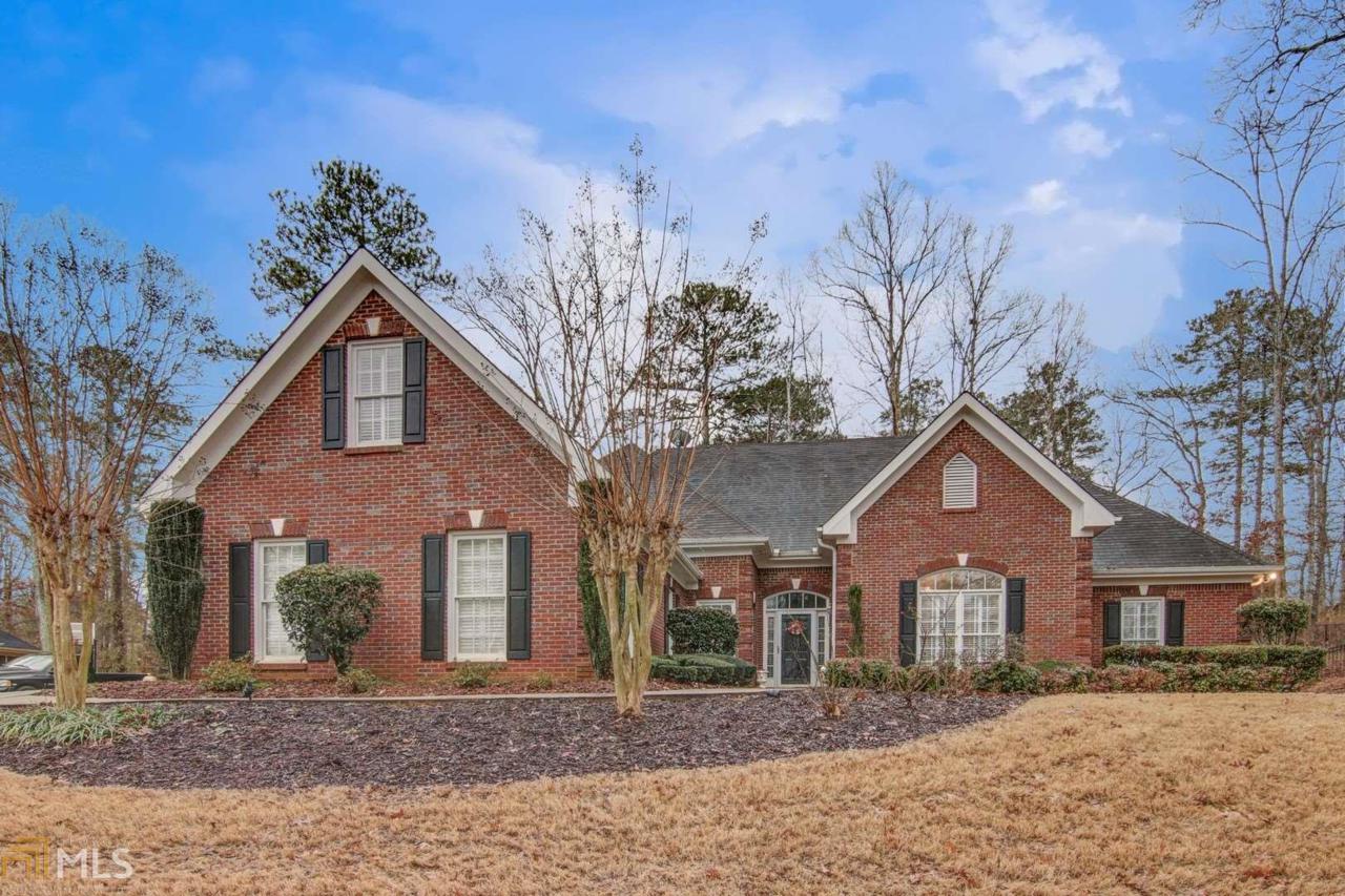 2561 Old Salem Cir - Photo 1