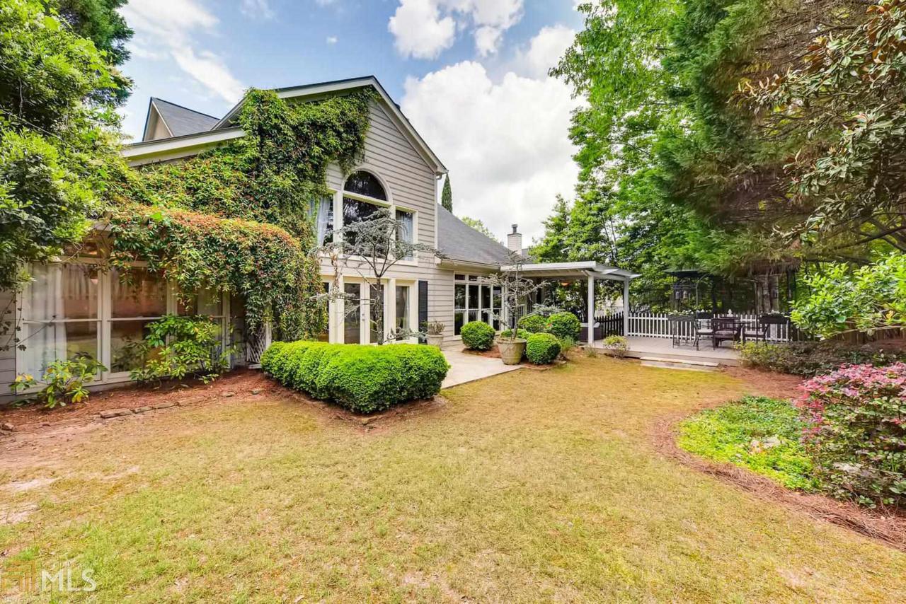 2303 Briarleigh - Photo 1