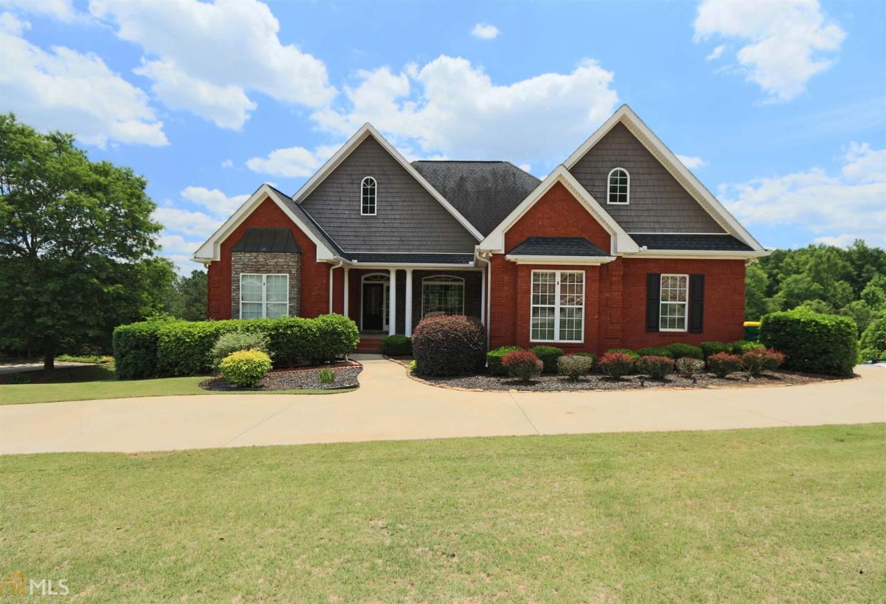 527 Belaire Dr - Photo 1