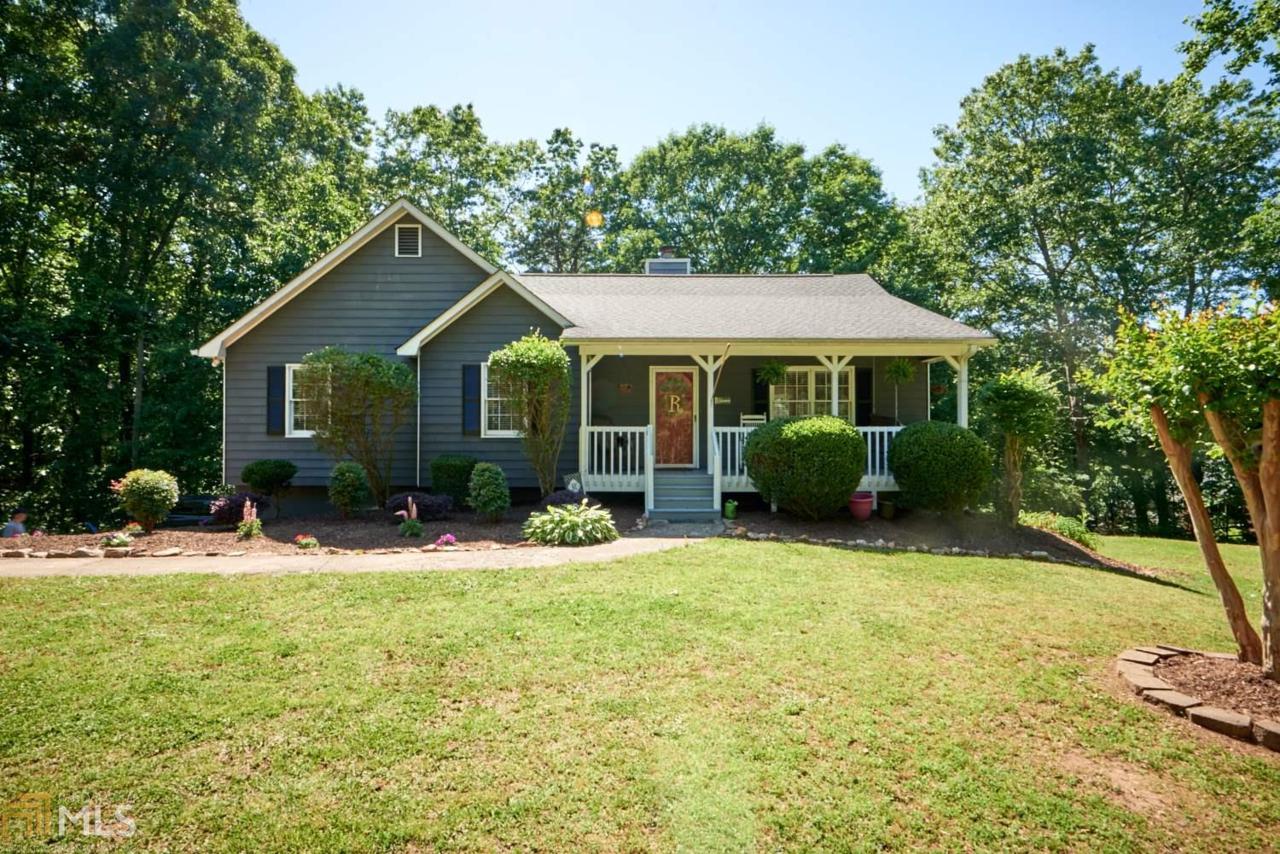 588 Peachtree Dr - Photo 1