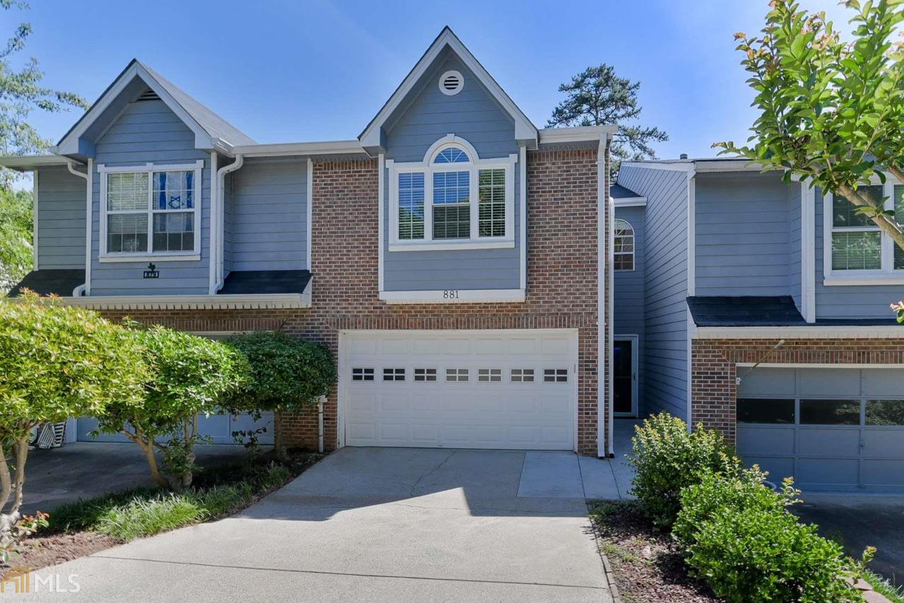 881 Edgewater Cir - Photo 1
