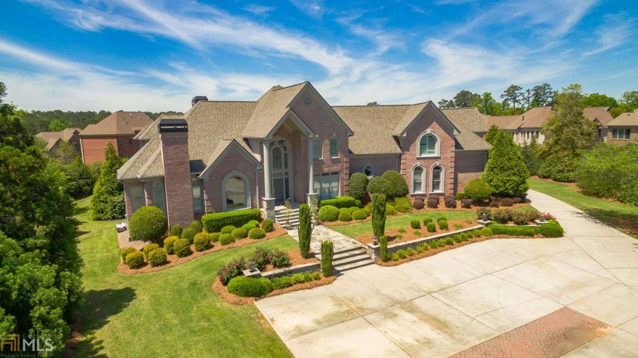1365 Tree Ln - Photo 1