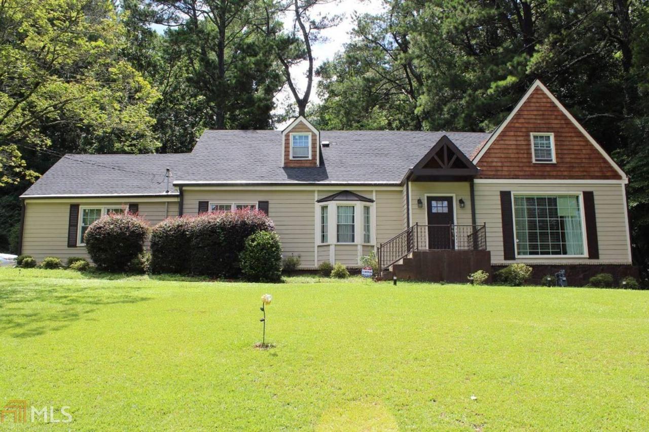 2049 Highview Rd - Photo 1