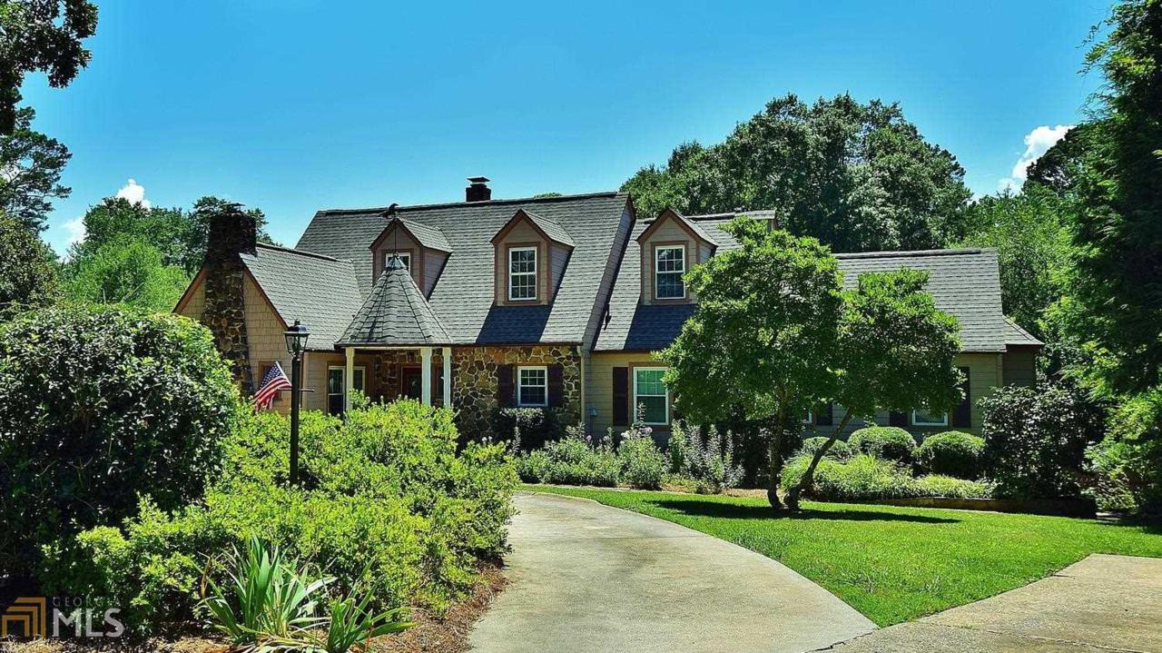 1591 Riverside Dr - Photo 1