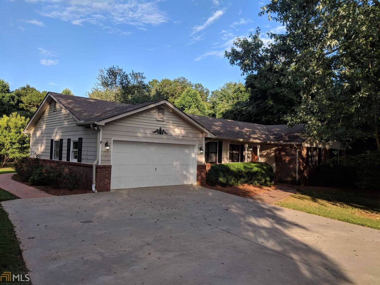 220 Singing Hills Dr - Photo 1