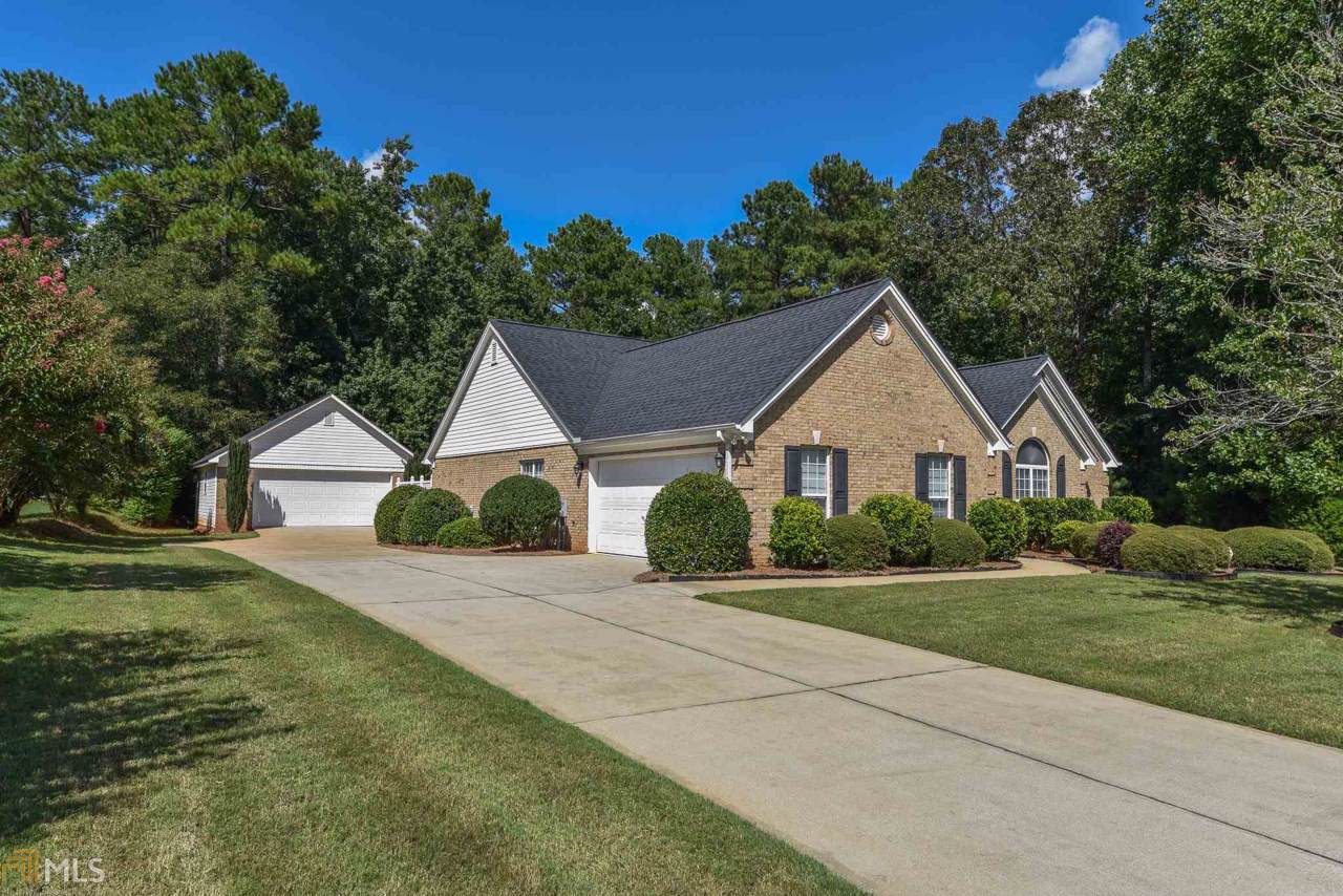 275 Lexington Cir - Photo 1