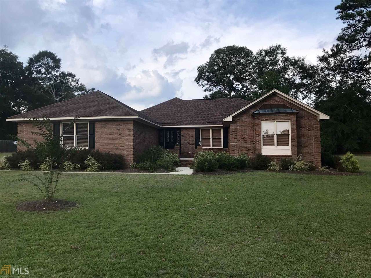 202 Ridge Cir - Photo 1