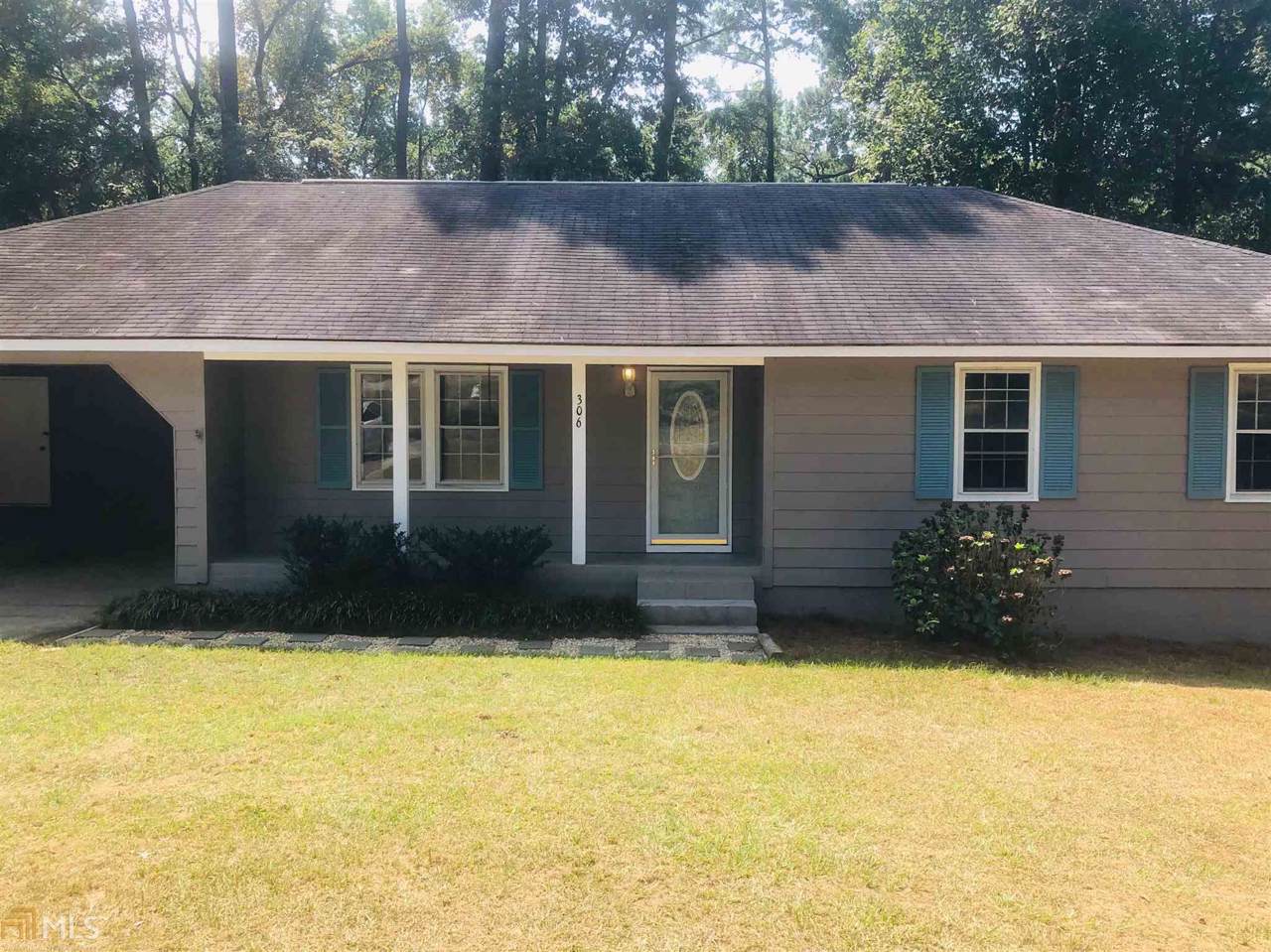 306 Pinewood Dr - Photo 1