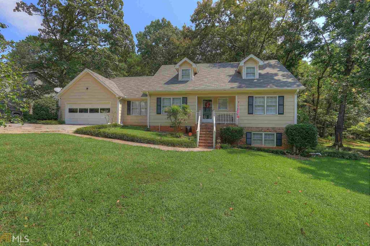 2556 Highland Dr - Photo 1