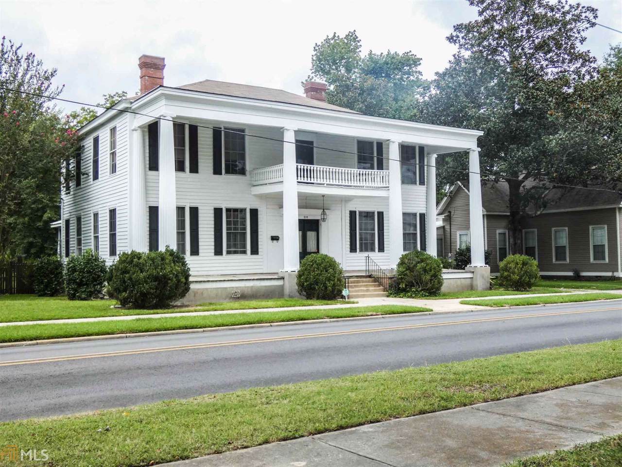 210 S Smith St - Photo 1