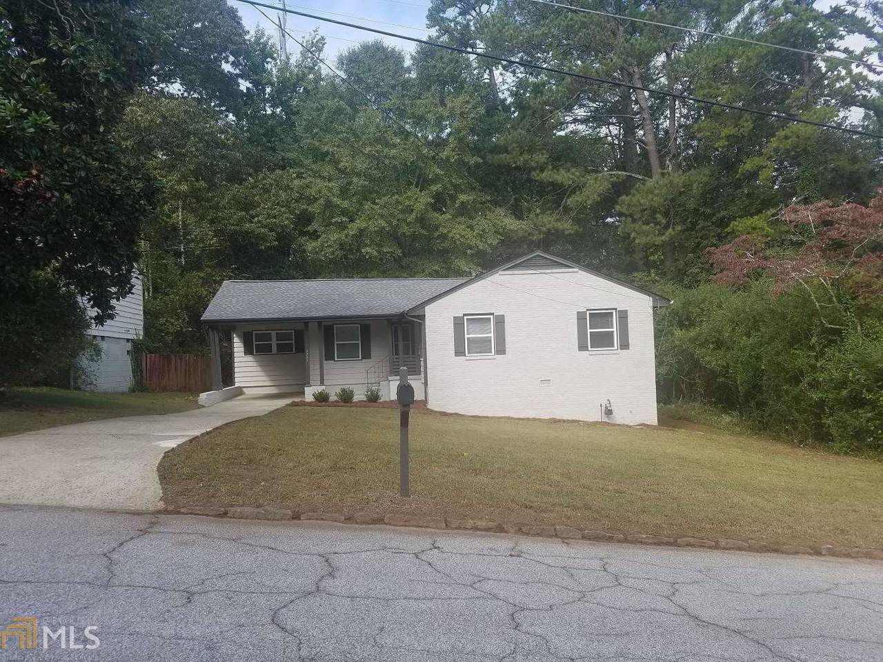 2527 N Clark Dr - Photo 1