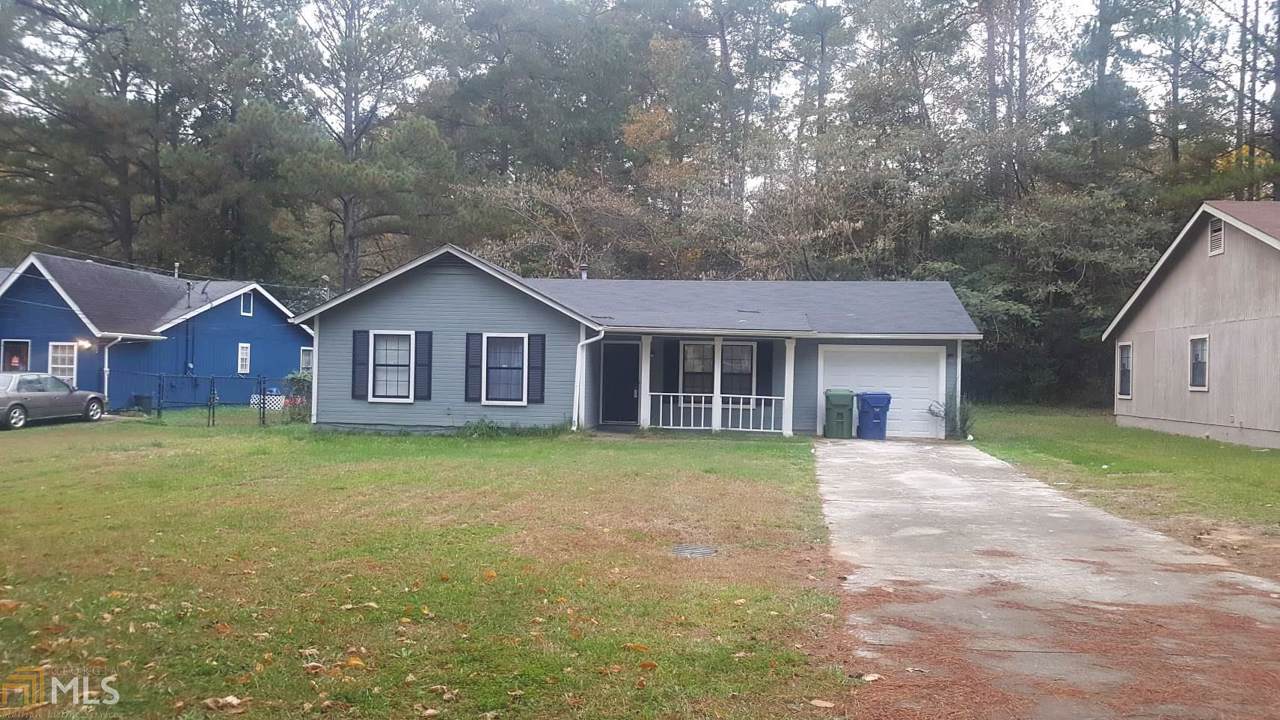 686 Alex Way - Photo 1
