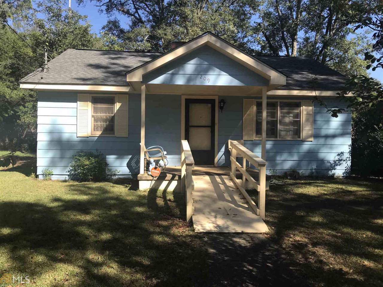 209 Spencer St - Photo 1