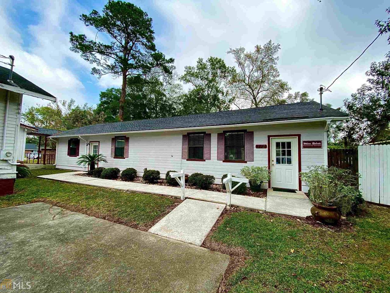 112 Rogers St - Photo 1