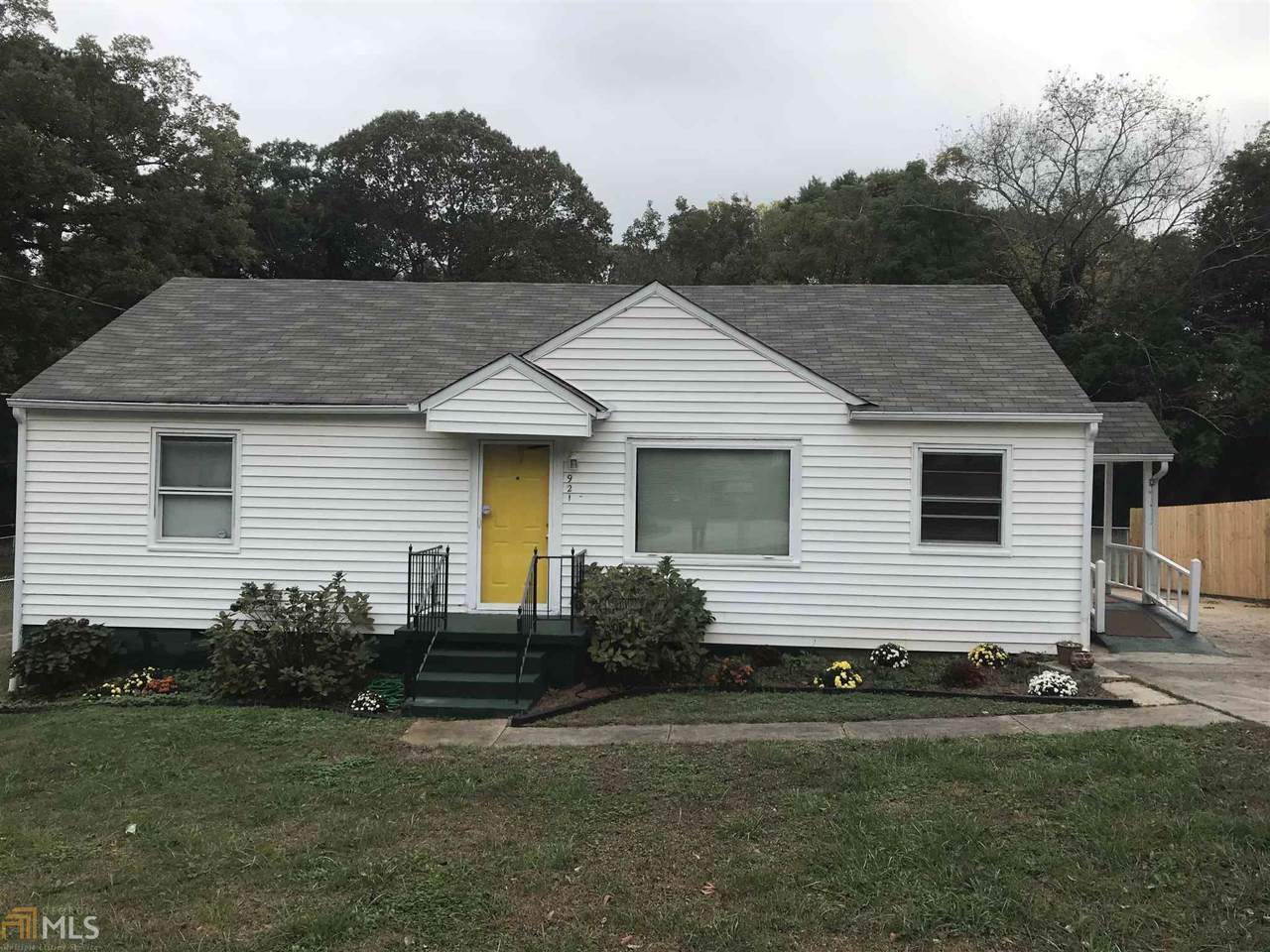 921 Astor Ave - Photo 1