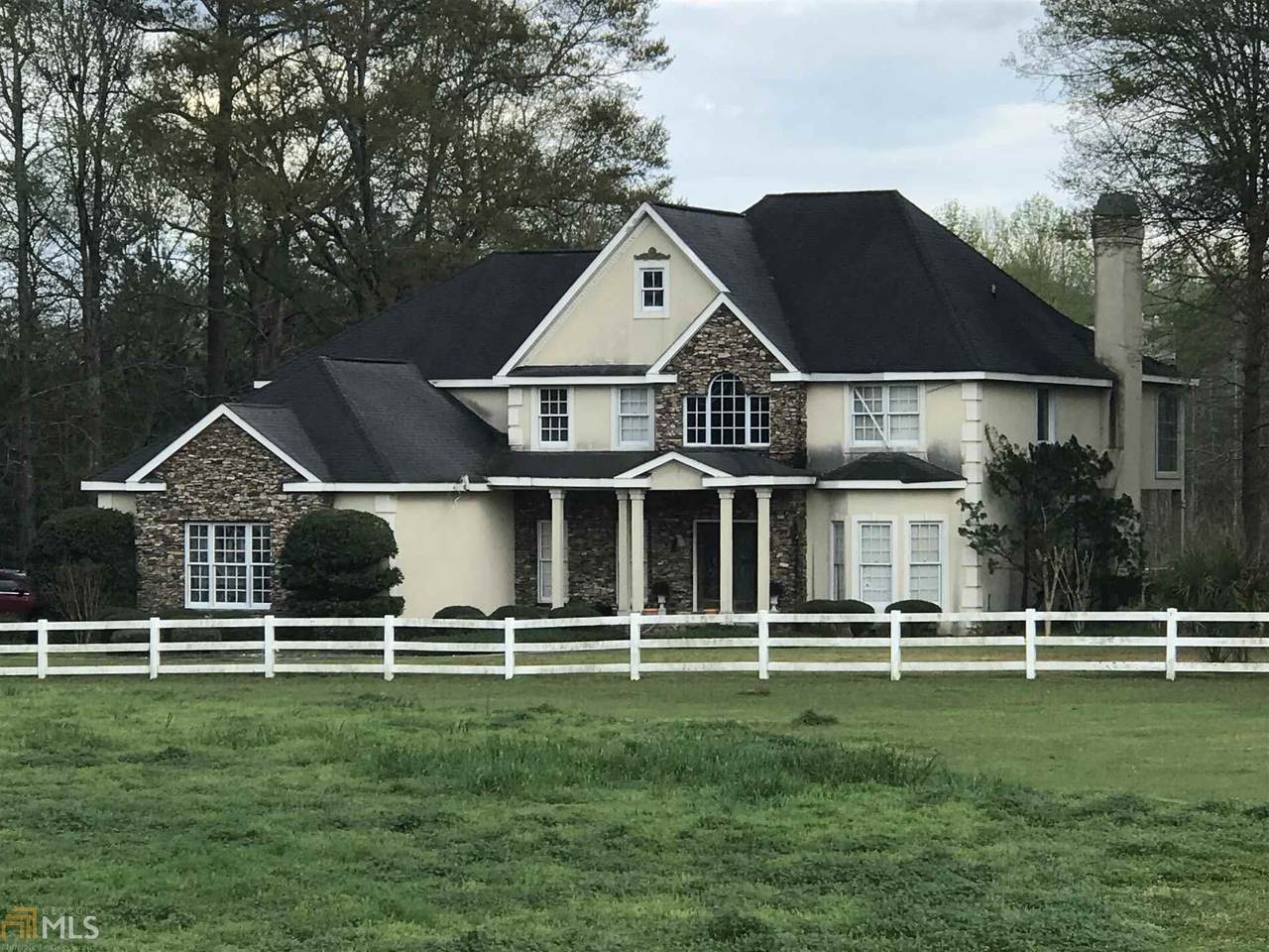 1395 Wade Hampton Rd - Photo 1