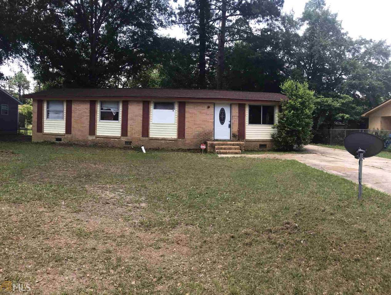 302 Peach Cir - Photo 1